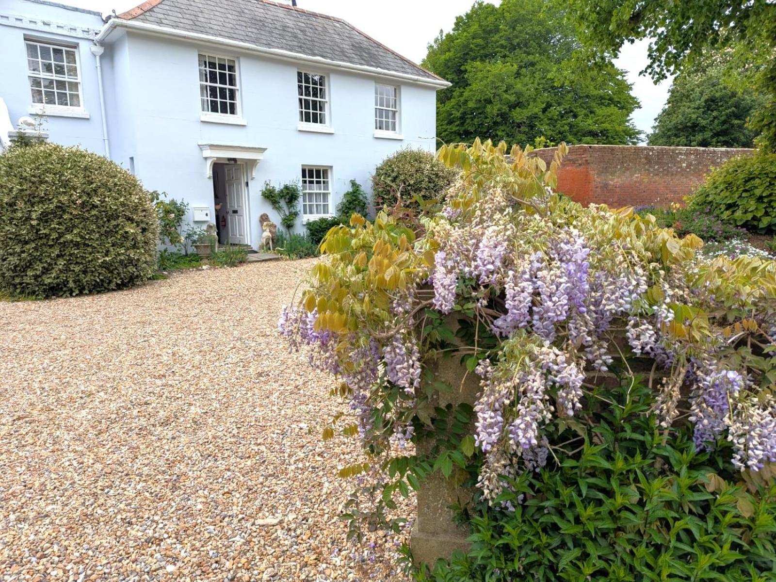 Georgian 2 Bedroom Apartment In Chichester With Free Parking - Chichester Holiday Properties Exterior foto